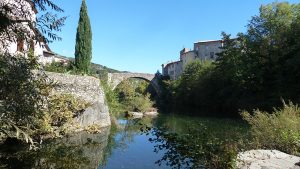 Le Vigan : la rivière l'Arre et le Vieux pont