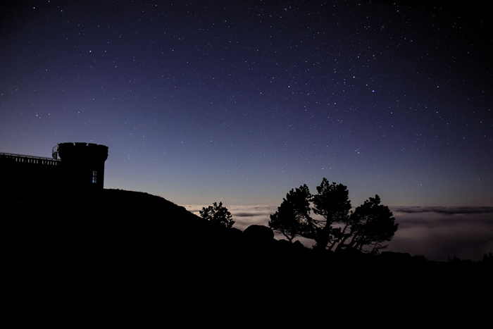 Ciel étoilé depuis l'Aigoual avec vue sur la vallée de l'Hérault © Gaël Karczewski PNC